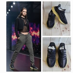 Adidas Yeezy 350 Boost Shoes for Sale up to 90% Off: Poshmark display picture 1